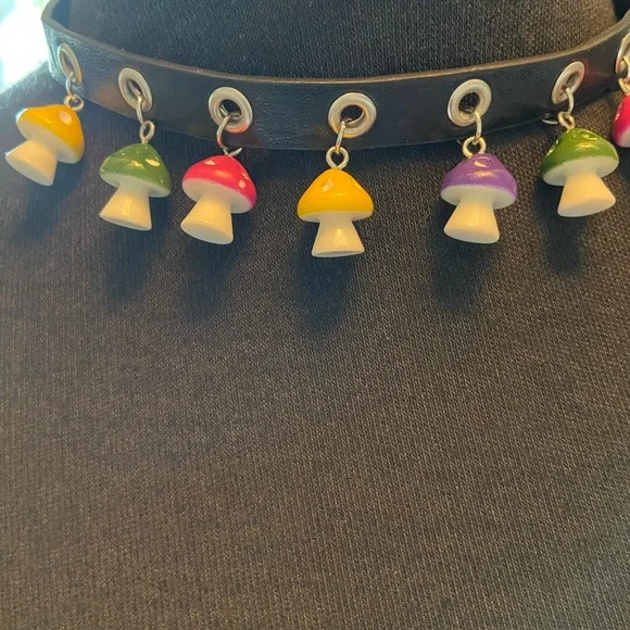 Mushroom Charm Eyelet Choker - Picture 3 of 6